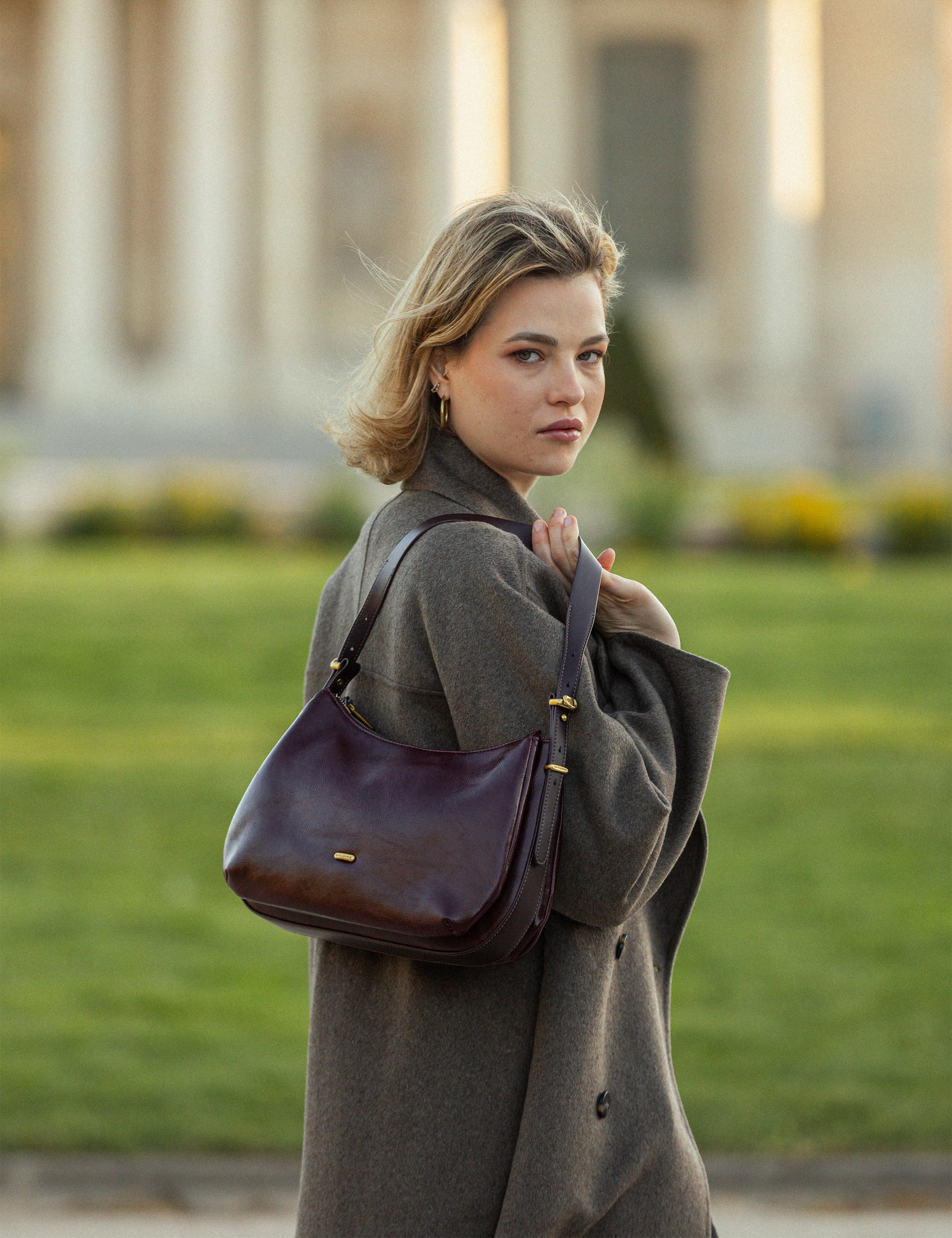 Sac porté épaule Soone Dark Bordeaux porté à l'épaule